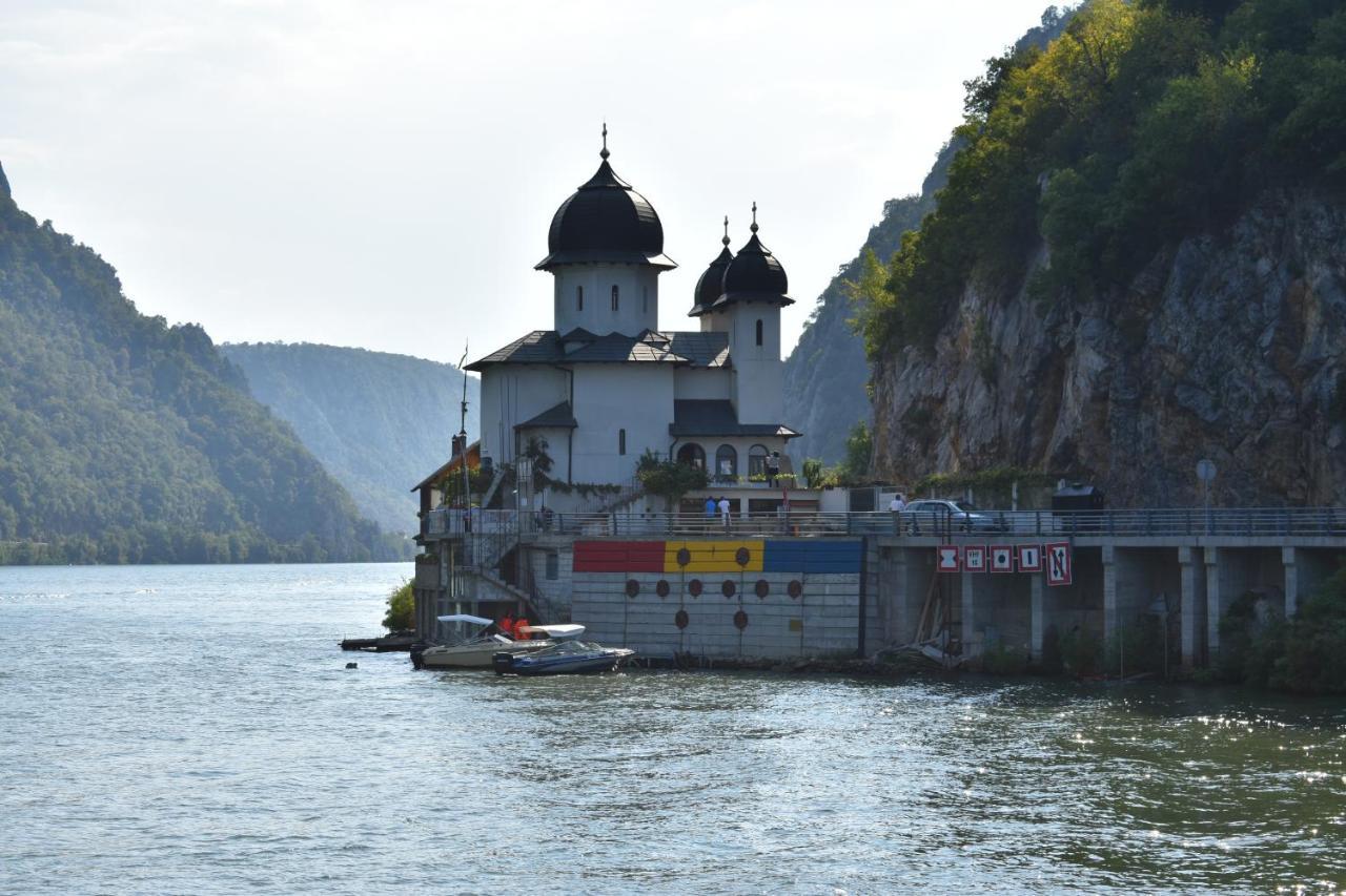 Hotel Aquastar Danube Kladovo Buitenkant foto